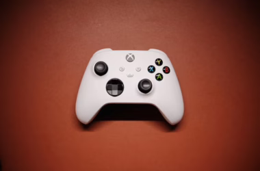 Microsoft Defender CVE-2026-33825 Exploited, Apple Patches iOS Flaw - featured image