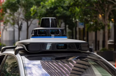 California Sets New Robotaxi Rules as Uber Expands Platform - featured image